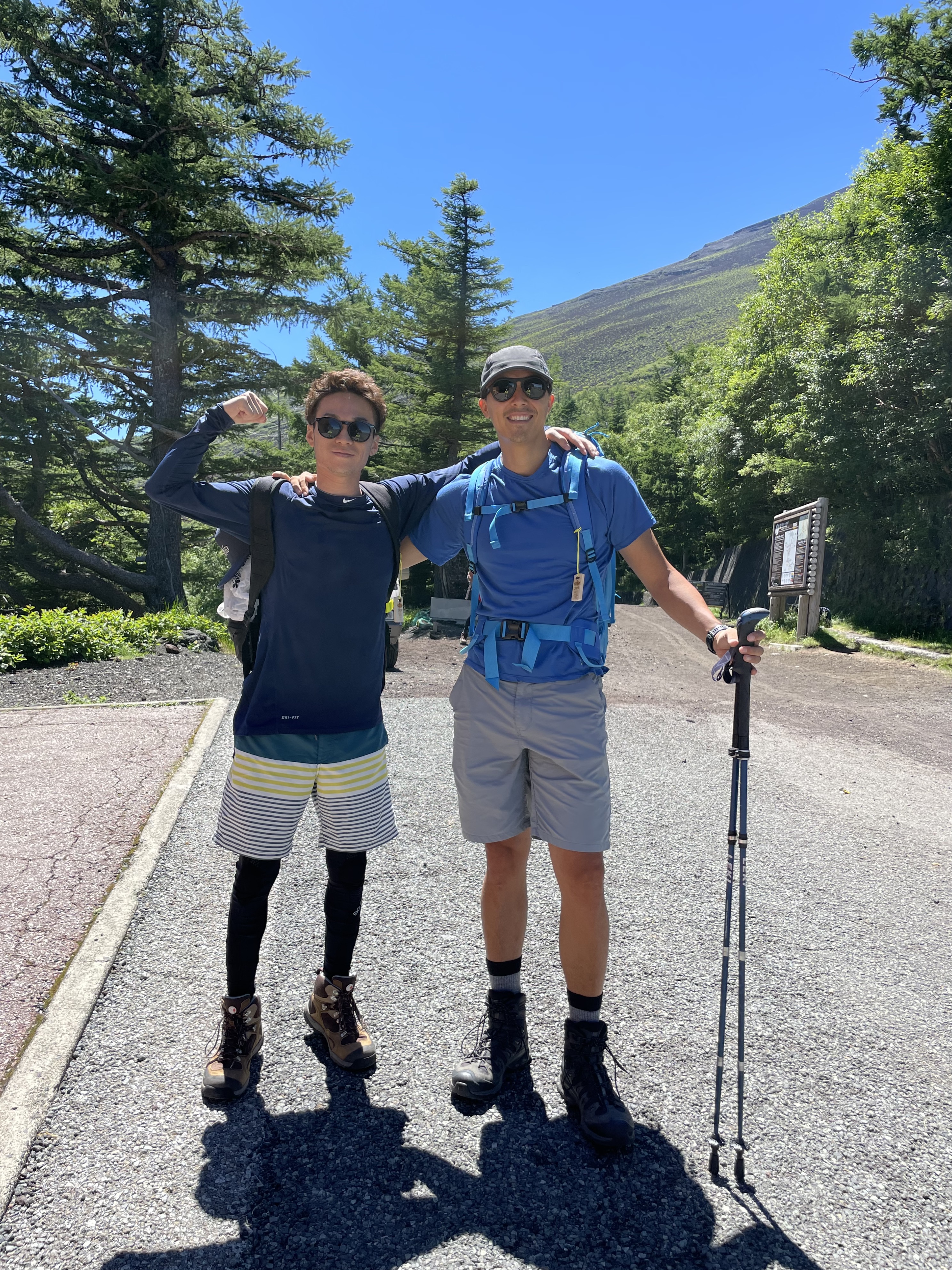 Yoshio and Takuma about to starting hiking Fujisan.